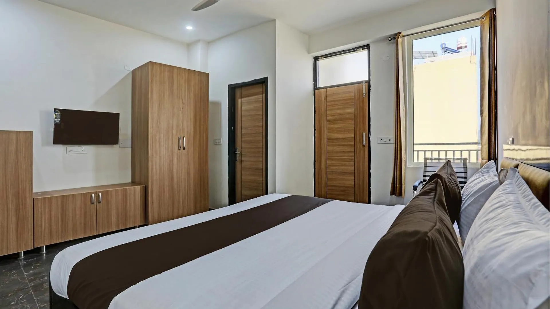 Super Hotel O Star Corporate Suite Gurgaon 4*,  India